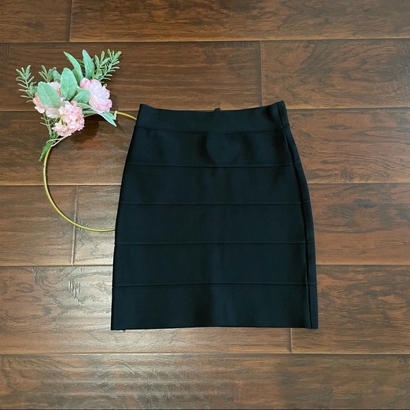 BCBGMaxAzria Black Bandge Mini Skirt - Picture 2 of 3